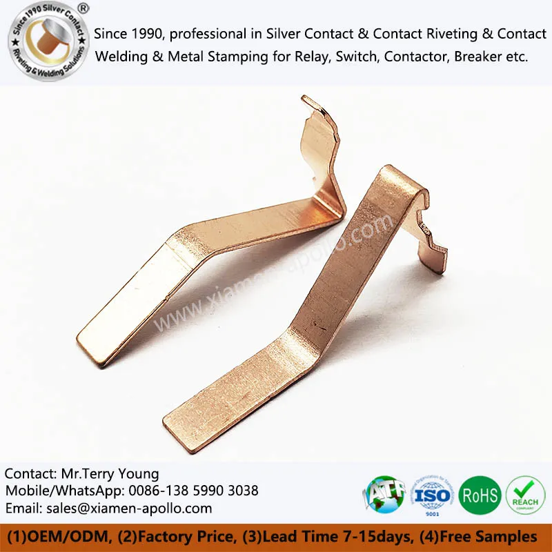 Děrování kovových razítkových měděných kontaktních částí